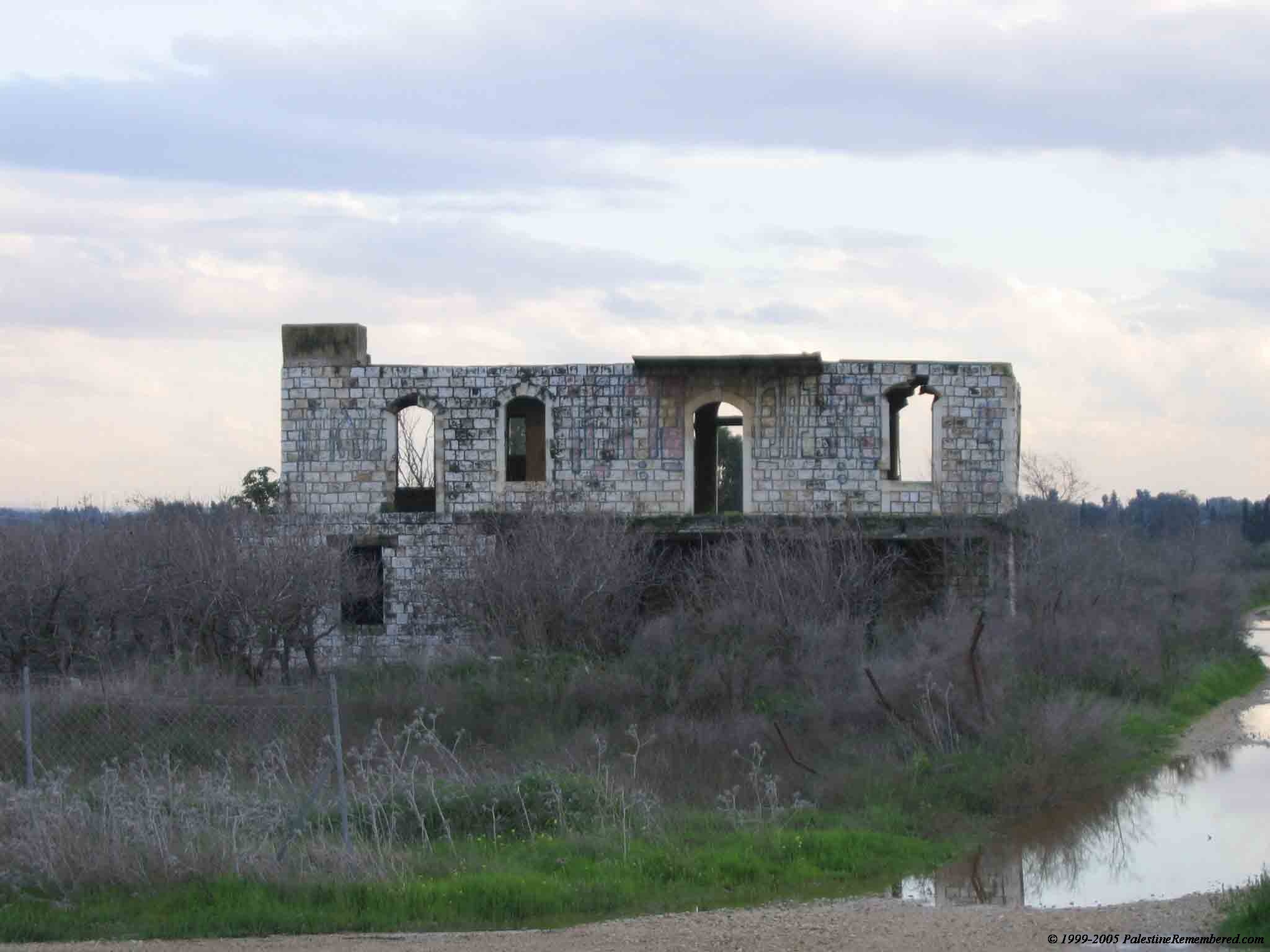 Picture for al-Muwaylih Village - Palestine: : A Two story structure remains standing in al-Muwaylih